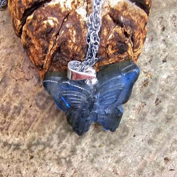Nature Labradorite Flashy Butterfly Pendant Necklace - Picture 8 of 10